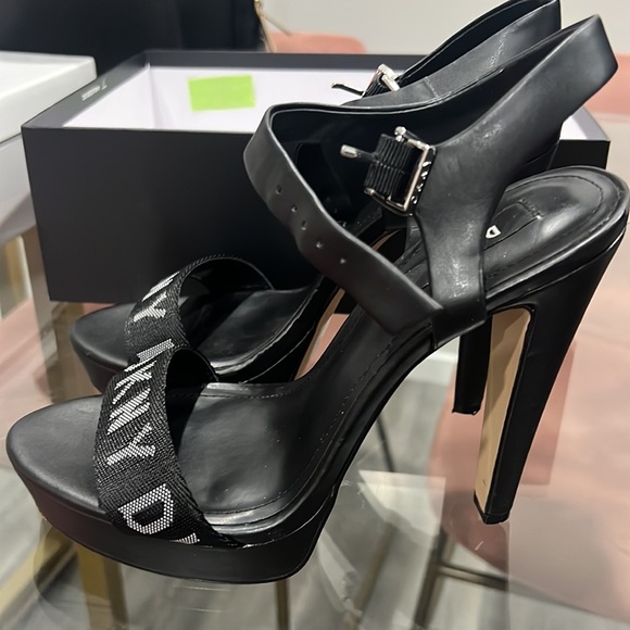 DKNY OLINA HEELS - SZ 8 - Picture 2 of 6